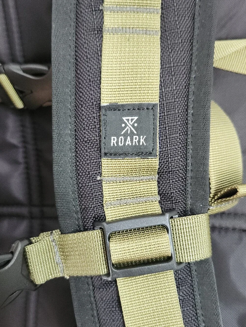 ROARK 27L 2.0 Passenger RA249 Travel Backpack Laptop pkt Black/Olive NWOT